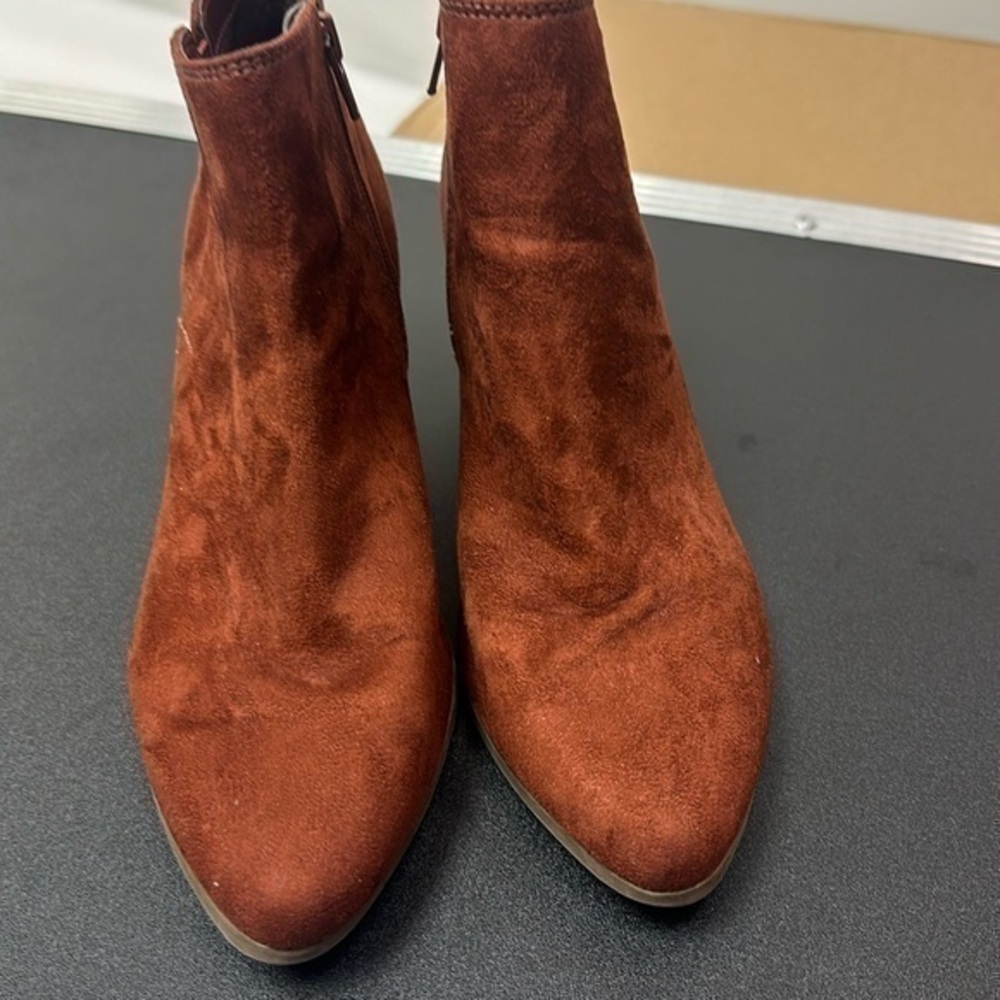Dexflex dust Fau Suade comfort ankle booties size 8.5 m
